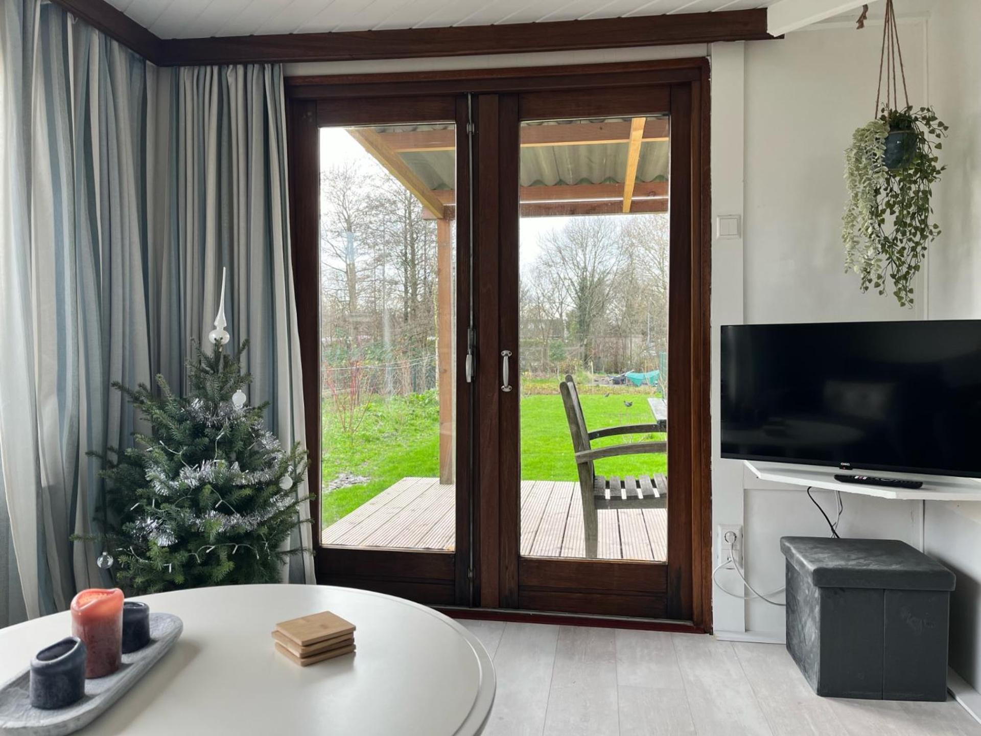 Zuid-Scharwoude Vrijstaand Chalet Met Veel Buitenruimte En Veranda מראה חיצוני תמונה