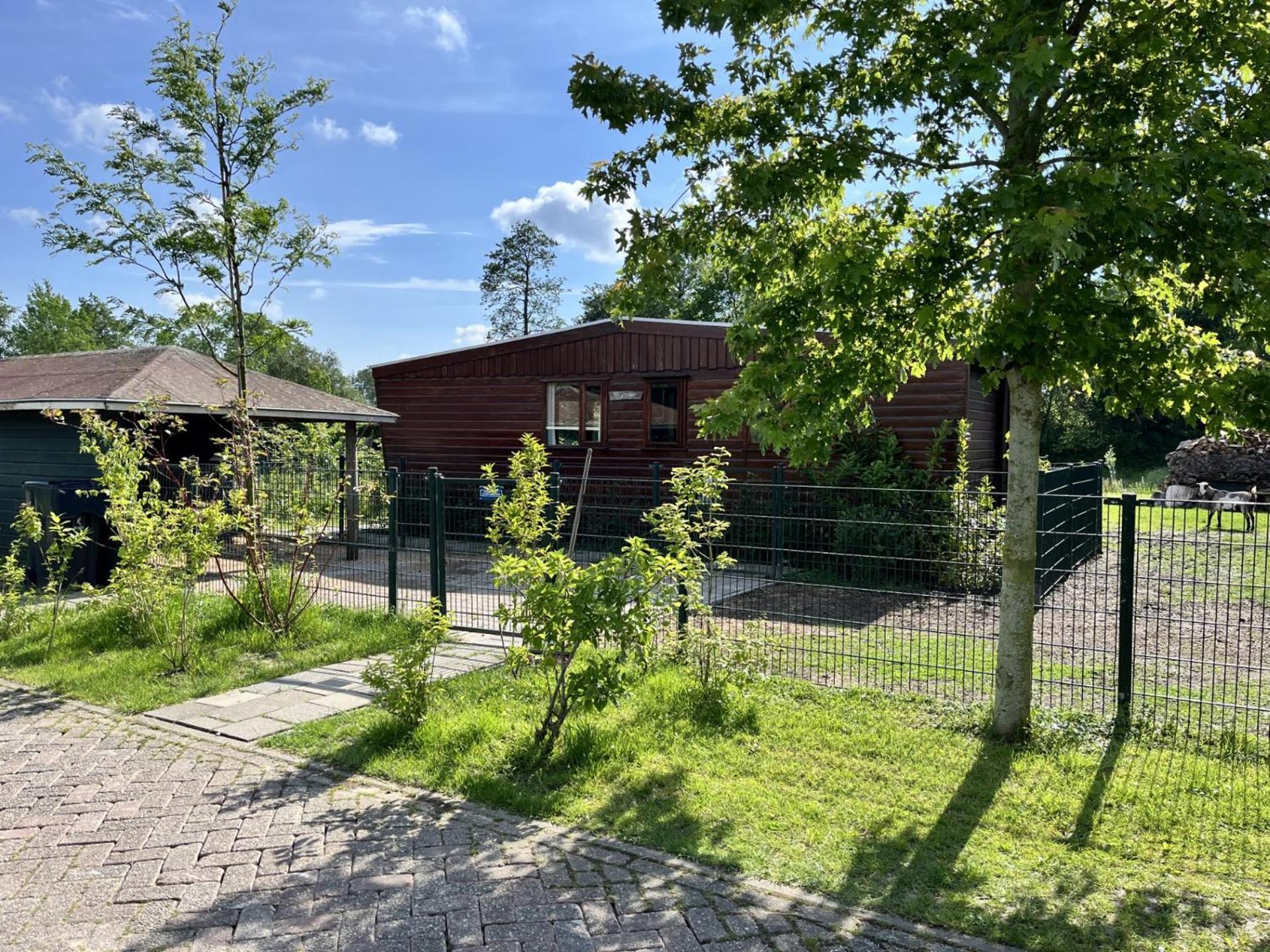 Zuid-Scharwoude Vrijstaand Chalet Met Veel Buitenruimte En Veranda מראה חיצוני תמונה